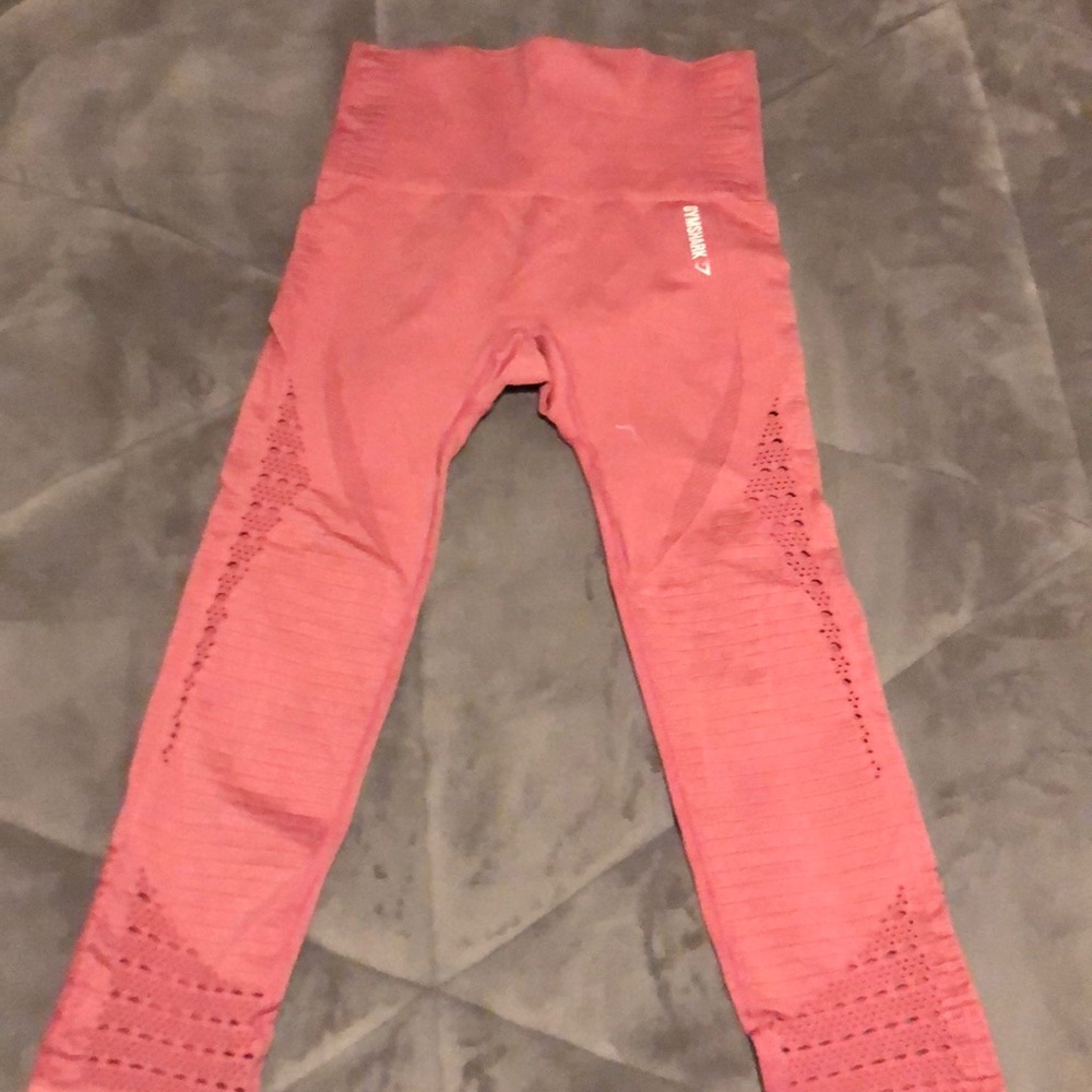 Pink gym shark Capri leggings !!